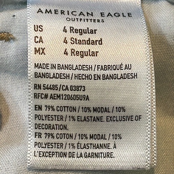 American Eagle Stretch TomGirl Style Blue Jeans Deconstructed Frayed Size 4 Reg - Picture 12 of 13